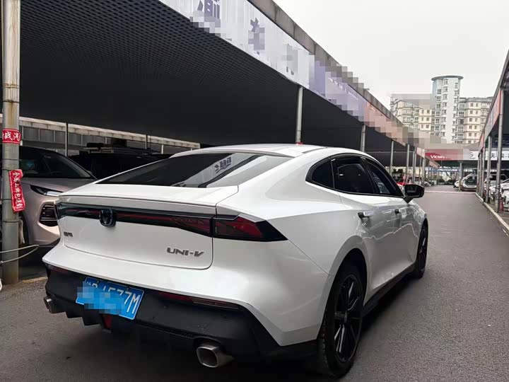 Фото 9 - Changan UNI-V