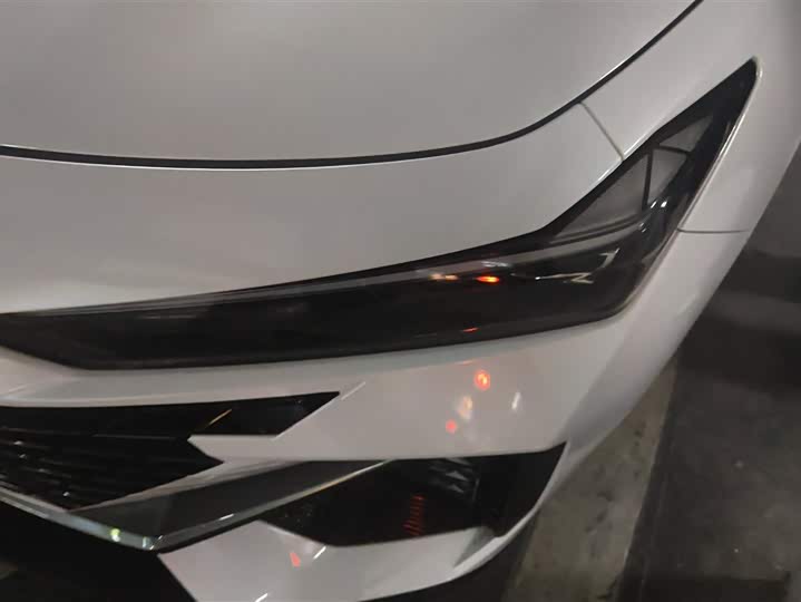 Фото 5 - Changan UNI-V