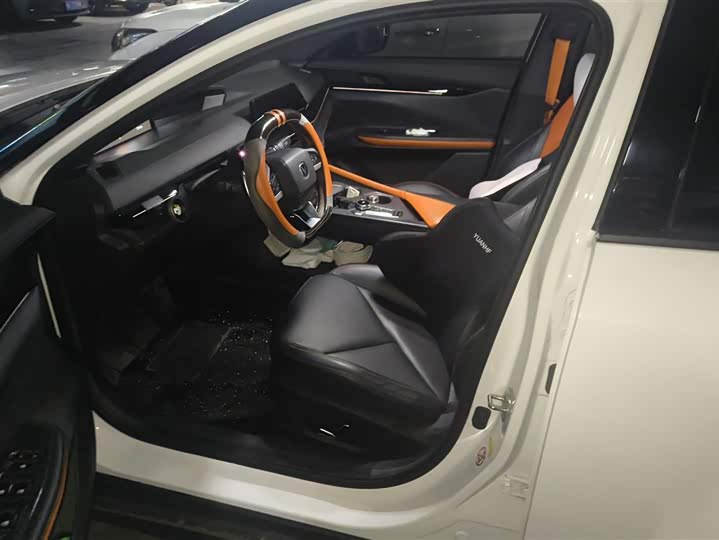 Фото 9 - Changan UNI-V