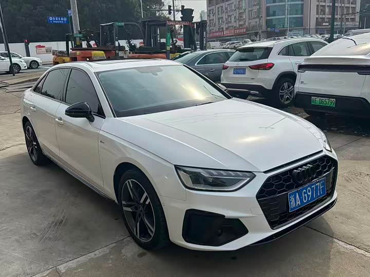 Фото 1 - Audi A4L