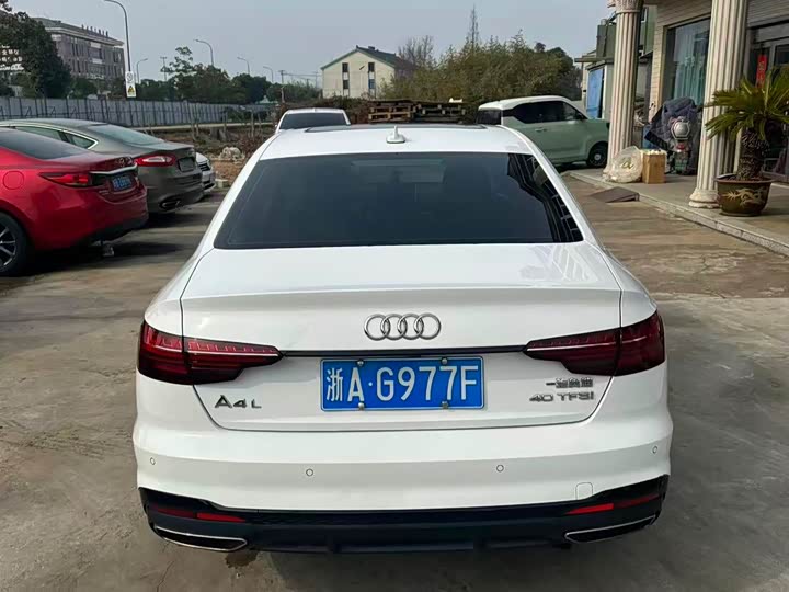 Фото 5 - Audi A4L