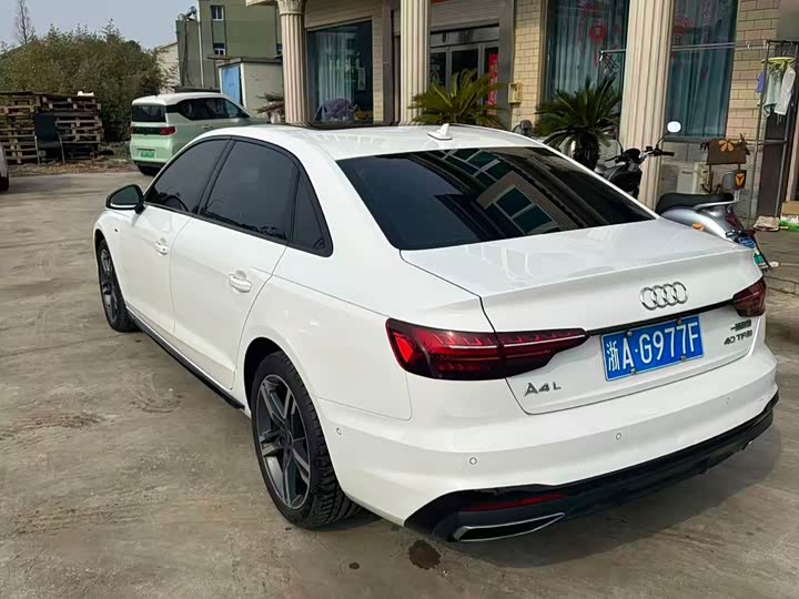 Фото 6 - Audi A4L