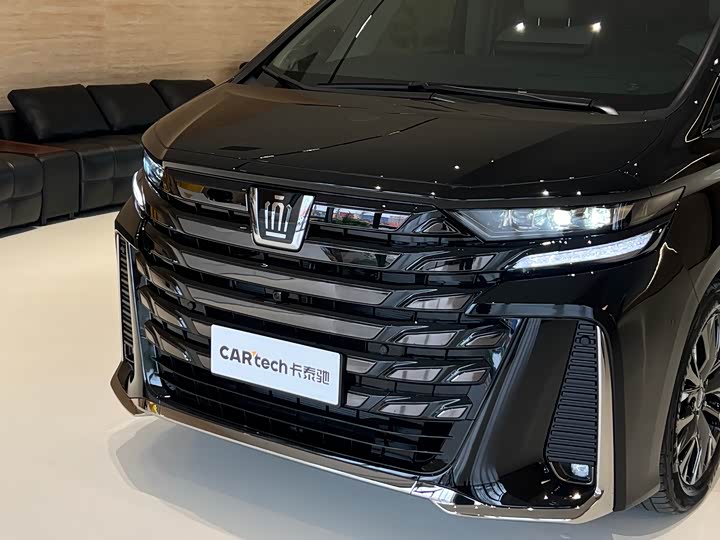 Фото 2 - Toyota Vellfire