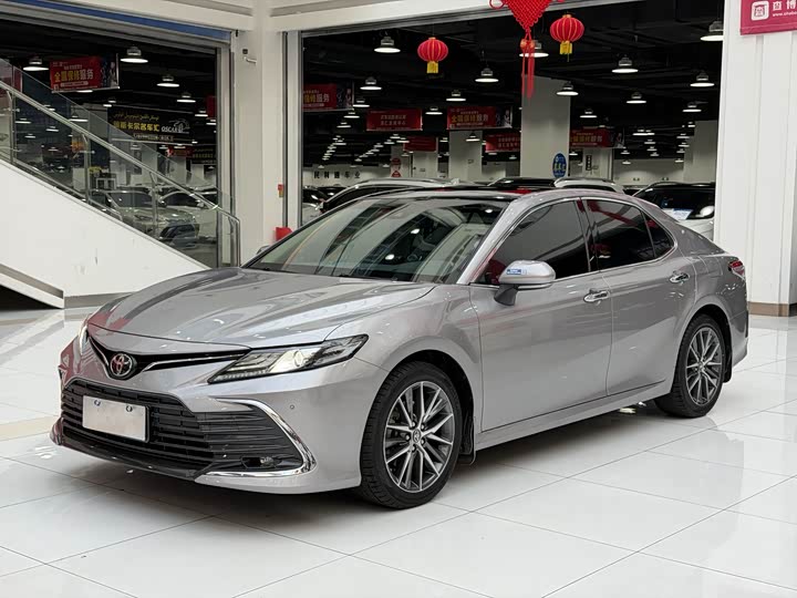 Фото 1 - Toyota Camry