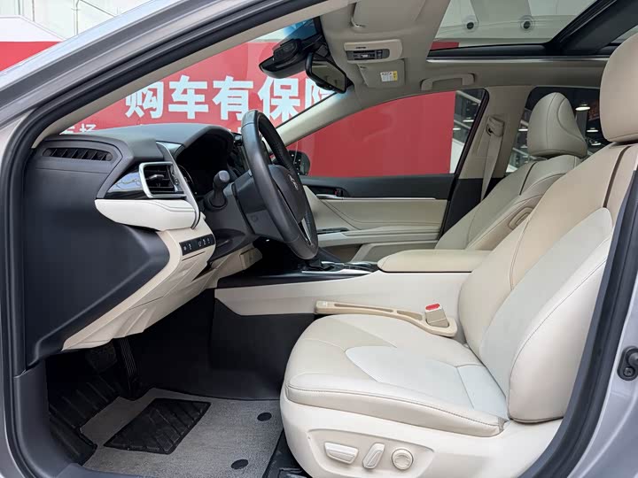 Фото 4 - Toyota Camry