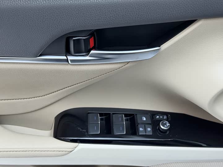 Фото 5 - Toyota Camry