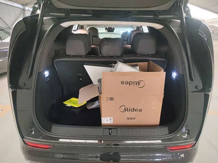 Фото 9 - LiXiang Mega