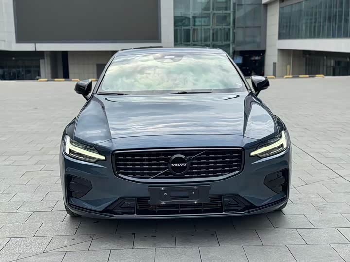 Фото 2 - Volvo S60