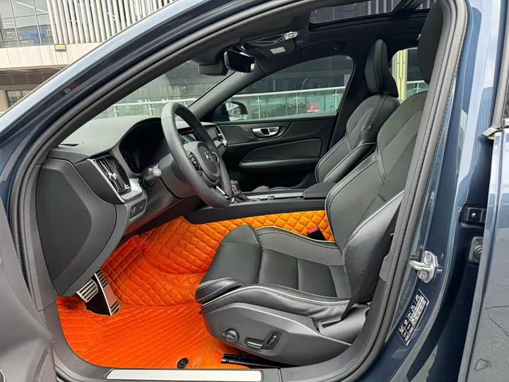 Фото 4 - Volvo S60