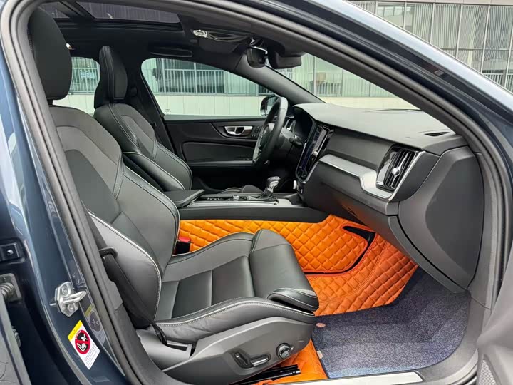 Фото 8 - Volvo S60