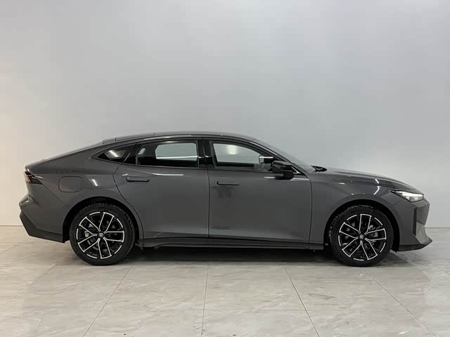 Фото 3 - Changan UNI-V Hybrid