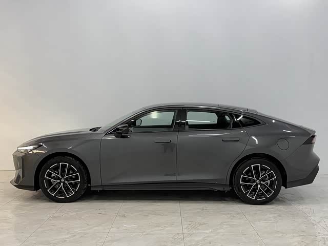 Фото 4 - Changan UNI-V Hybrid