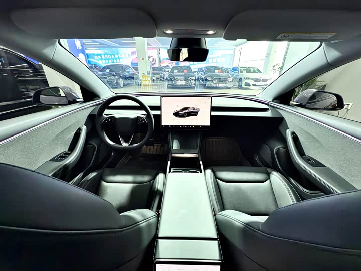 Фото 6 - Tesla Model 3