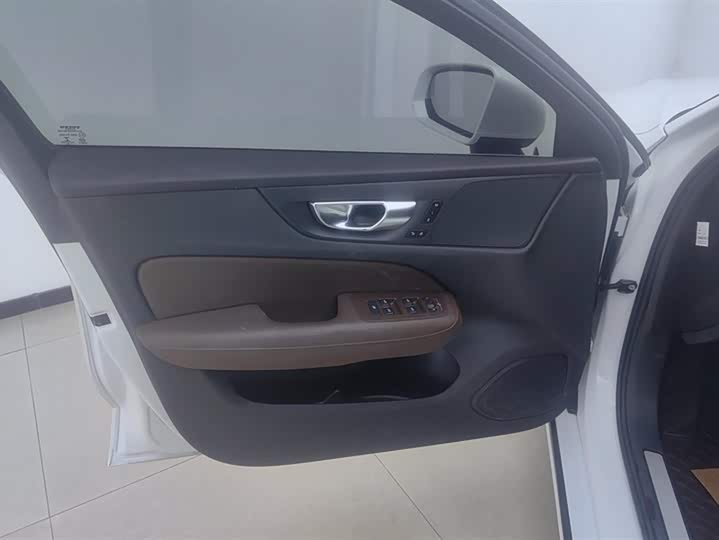 Фото 7 - Volvo S60