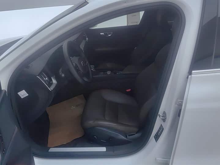 Фото 9 - Volvo S60