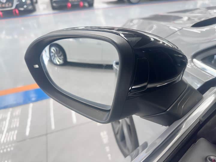 Фото 5 - Volkswagen Golf