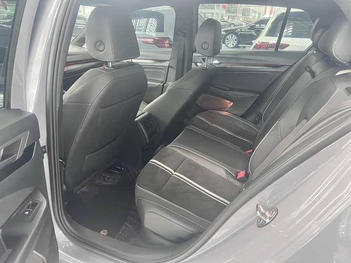 Фото 9 - Volkswagen Golf