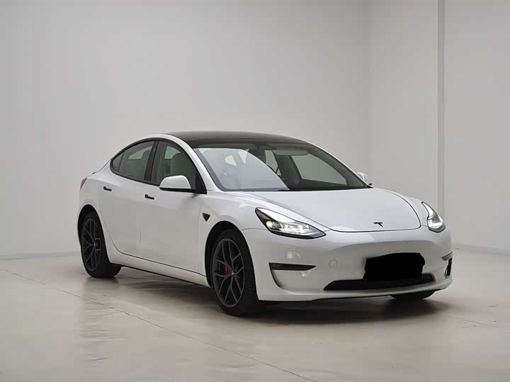 Фото 3 - Tesla Model 3