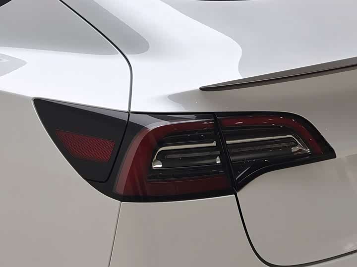 Фото 4 - Tesla Model 3