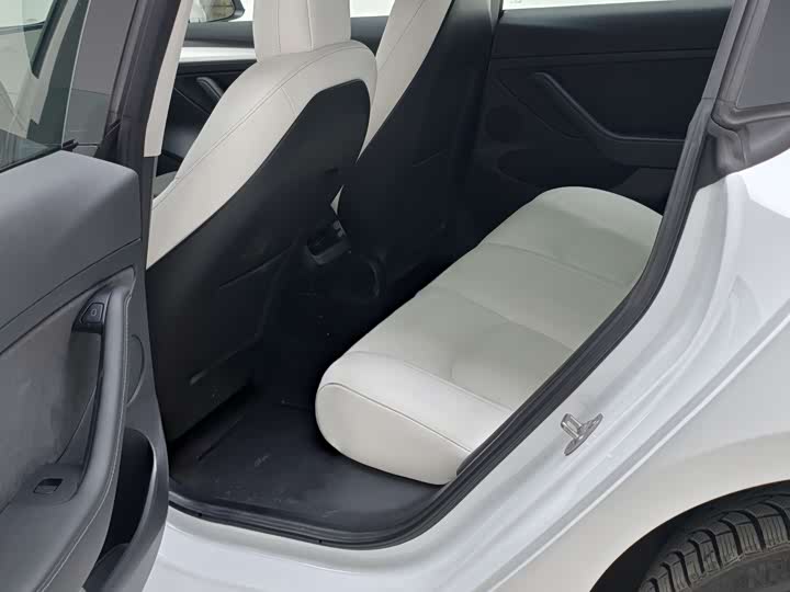 Фото 6 - Tesla Model 3