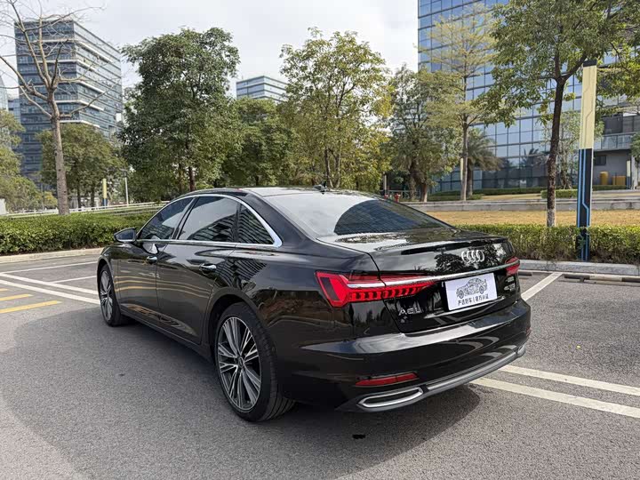 Фото 5 - Audi A6L