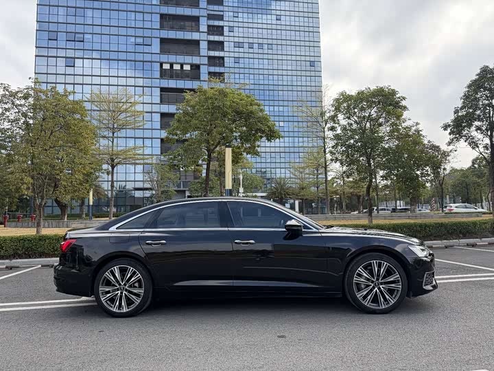 Фото 7 - Audi A6L