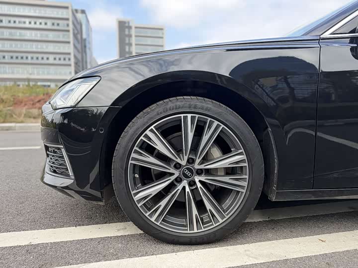 Фото 8 - Audi A6L
