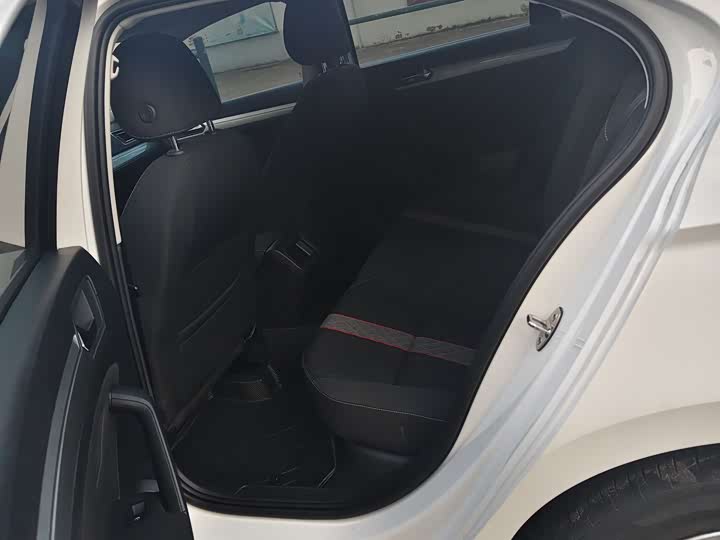 Фото 9 - Volkswagen Lamando L