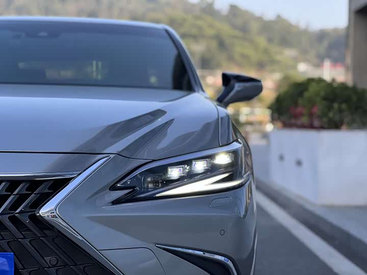 Фото 4 - Lexus ES
