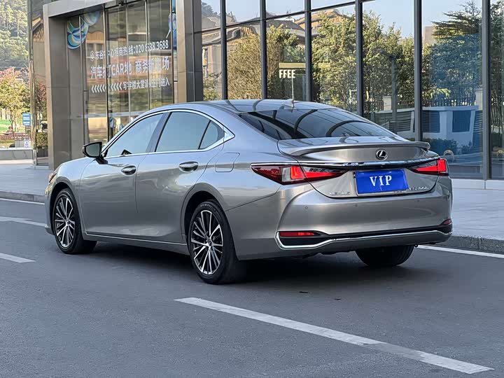 Фото 5 - Lexus ES