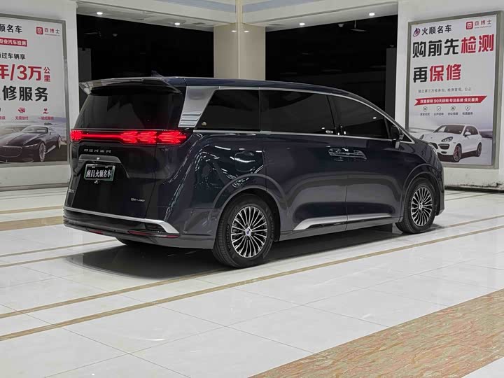 Фото 5 - Denza D9