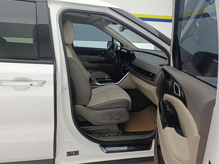 Фото 8 - Kia Carnival