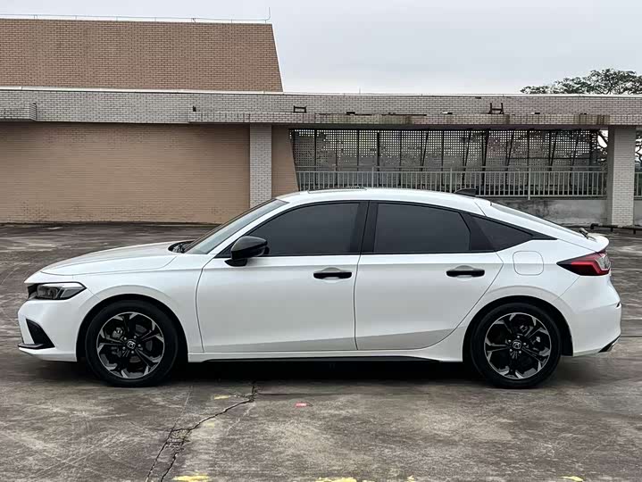 Фото 8 - Honda Civic