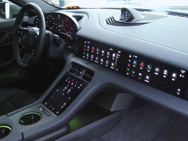 Фото 3 - Porsche Taycan