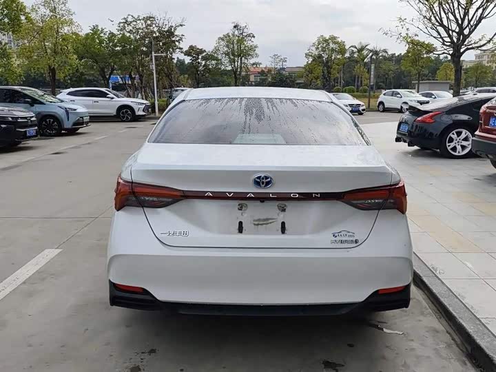 Фото 8 - Toyota Avalon