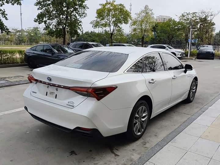 Фото 9 - Toyota Avalon