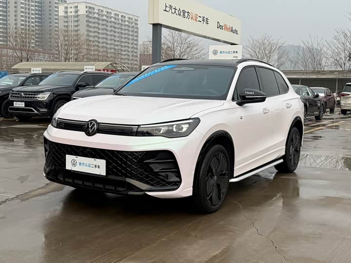 Фото 1 - Volkswagen Tiguan L Pro