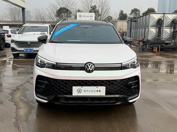 Фото 2 - Volkswagen Tiguan L Pro