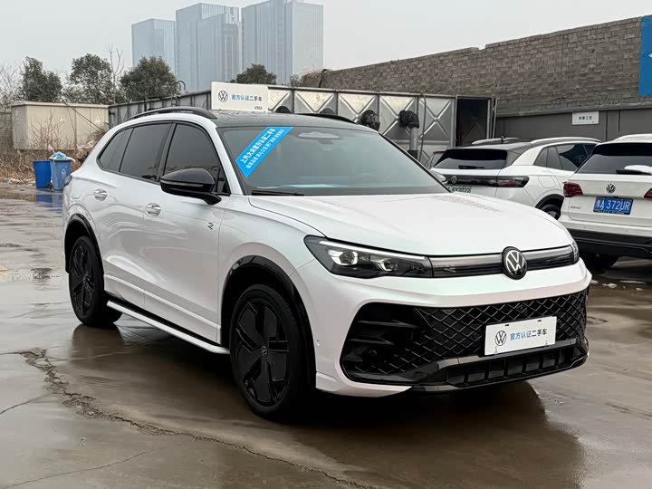 Фото 3 - Volkswagen Tiguan L Pro