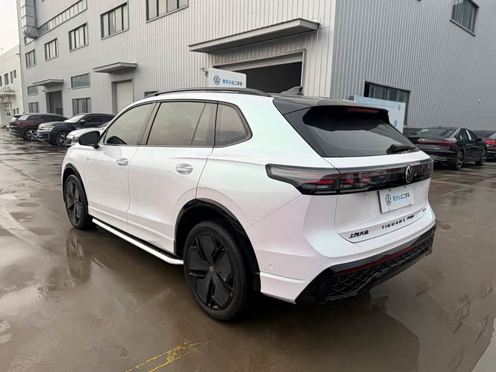 Фото 8 - Volkswagen Tiguan L Pro