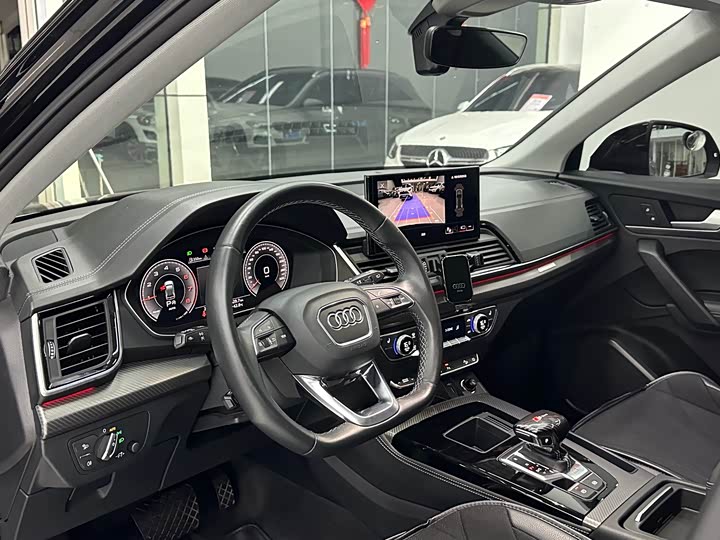 Фото 6 - Audi Q5L