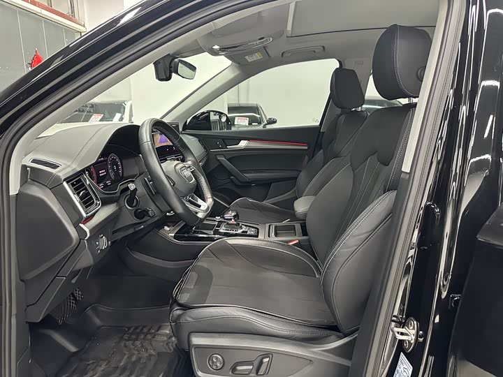 Фото 8 - Audi Q5L