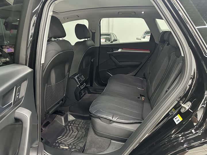 Фото 9 - Audi Q5L