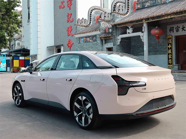 Фото 9 - XPeng Mona M03