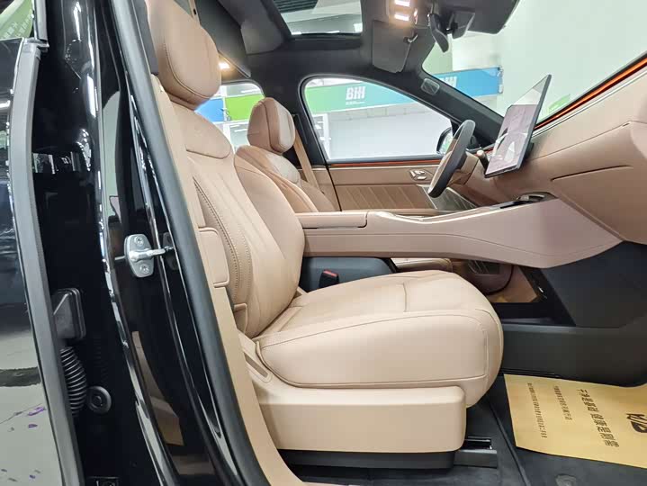 Photo 7 - Nio Onvo L90