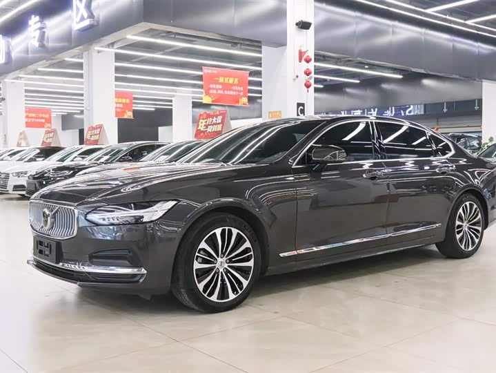 Фото 1 - Volvo S90