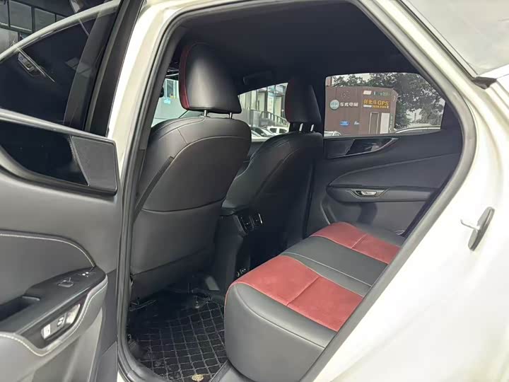 Фото 6 - Lexus NX