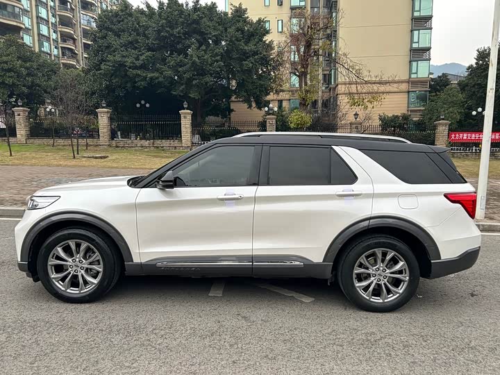 Фото 4 - Ford Explorer