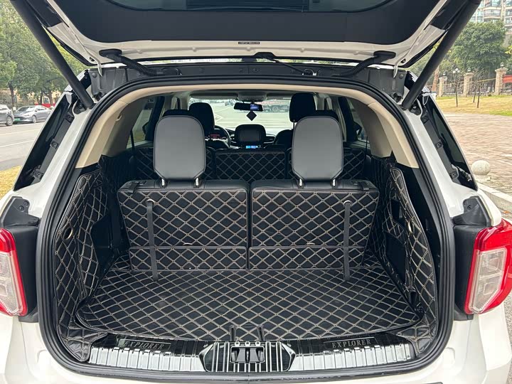 Фото 8 - Ford Explorer