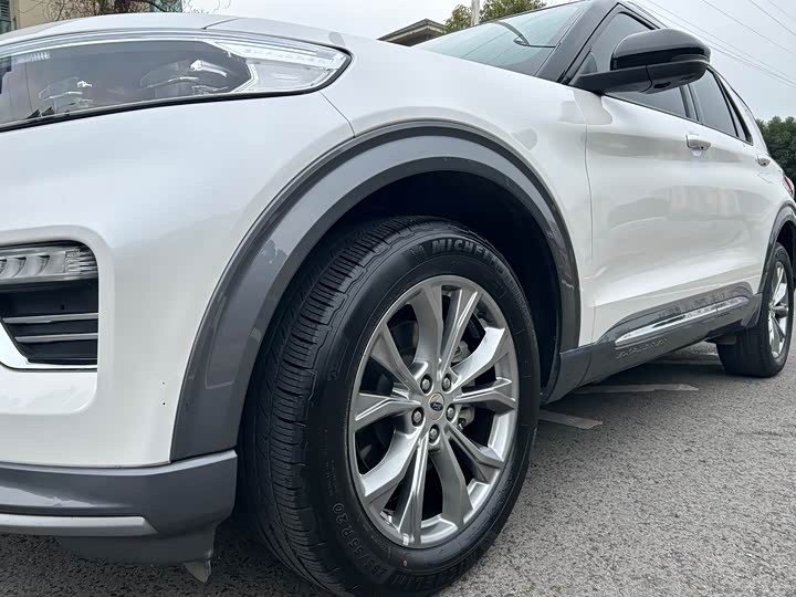 Фото 9 - Ford Explorer